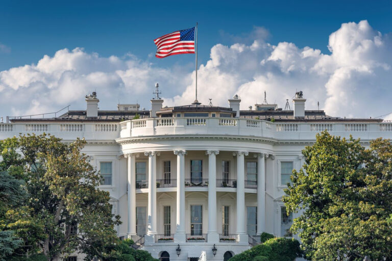 Picture of White House with blue sky